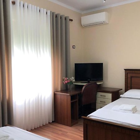 Villa Garden Berat Bagian luar foto