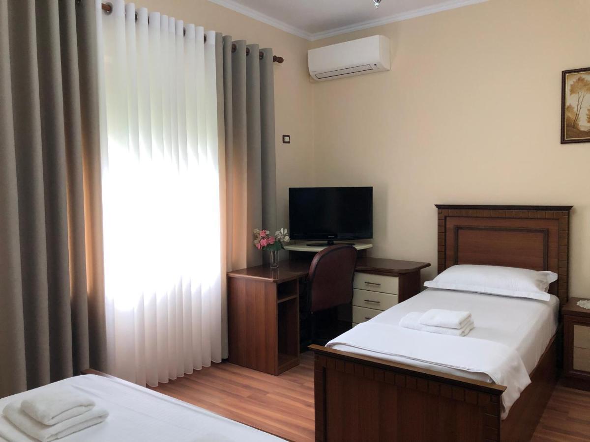 Villa Garden Berat Bagian luar foto