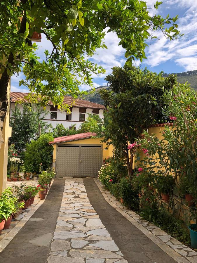 Villa Garden Berat Bagian luar foto