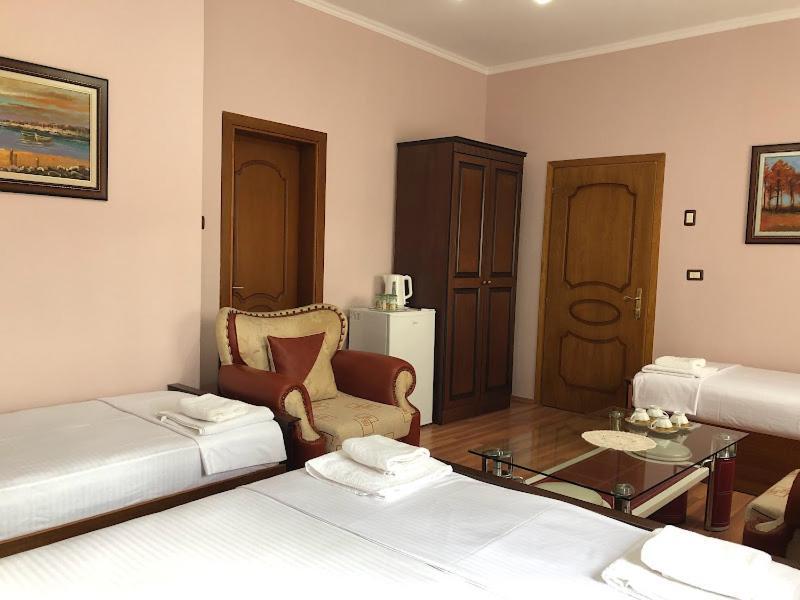 Villa Garden Berat Bagian luar foto