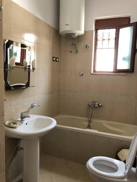 Villa Garden Berat Bagian luar foto